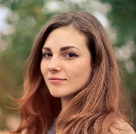Photo of Lila Thompson, a female startup founder enjoying a seamless and playful AI experience on Toolplay